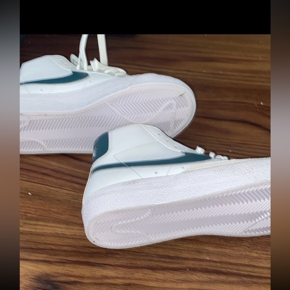 Nike - Picture 4 of 4